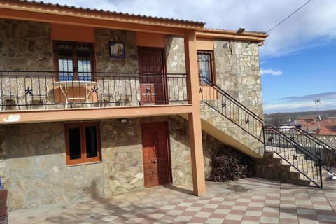 Property building, Patio, Facade/entrance, Balcony/Terrace
