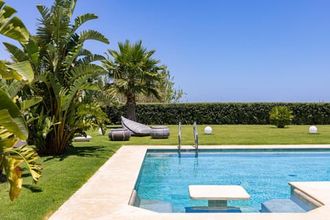 Pool view, Swimming pool, sunbed