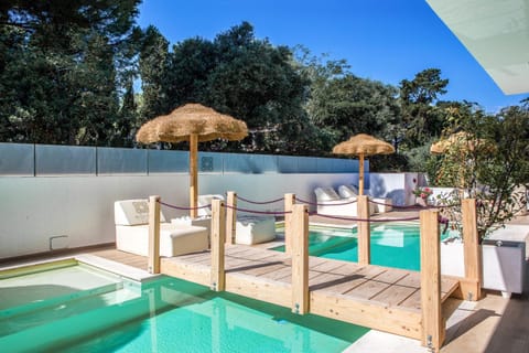 Pool view, Swimming pool, sunbed