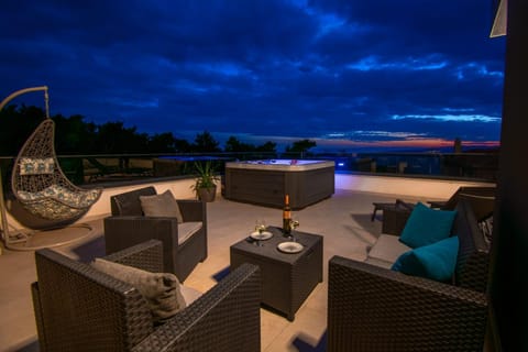 View (from property/room), Balcony/Terrace, Seating area