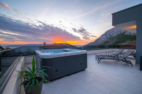 Natural landscape, Hot Tub, View (from property/room), Balcony/Terrace, Mountain view, Sunset, sunbed