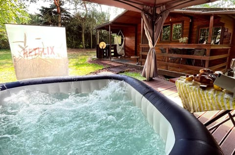Property building, Patio, Garden, Hot Tub, Balcony/Terrace