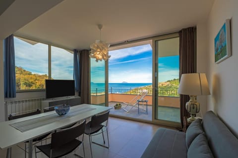 Living room, Dining area, Sea view