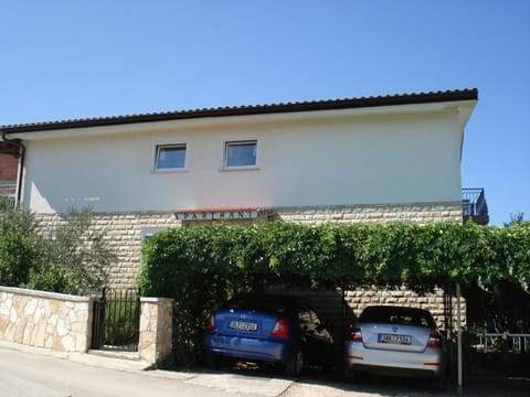 Property building, Facade/entrance, Off site