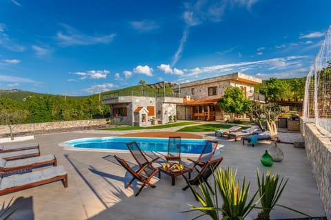 Day, Swimming pool, sunbed