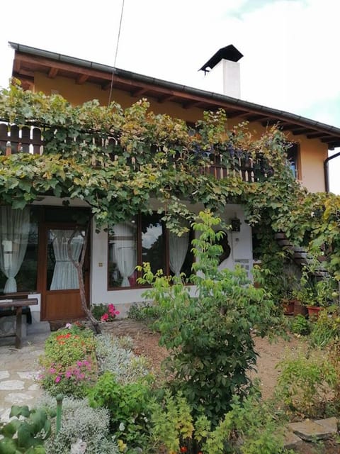 Къща за гости Градината Bed and Breakfast in Blagoevgrad Province