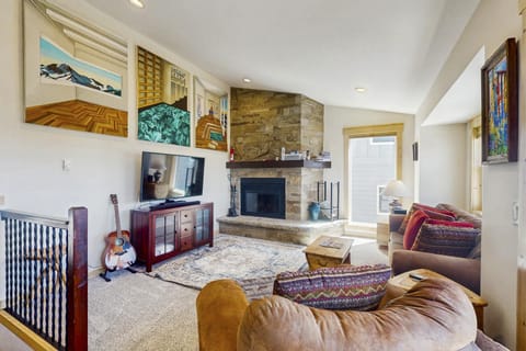 Modern Fraser Mountain Home House in Fraser