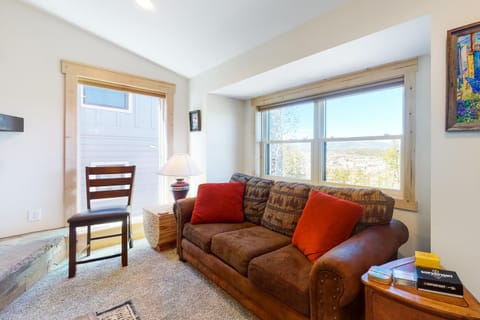 Modern Fraser Mountain Home House in Fraser