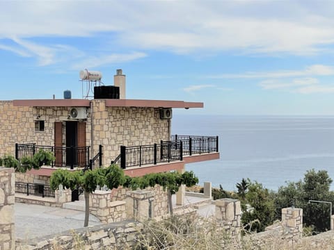 Blue Coast - Seaside Apartment Villa in Lasithi