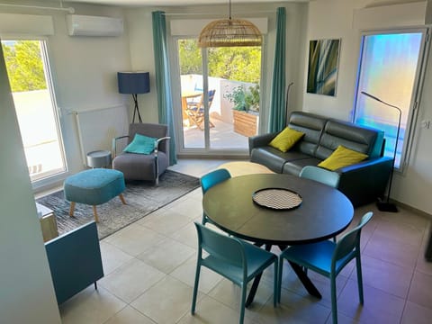Living room, Dining area