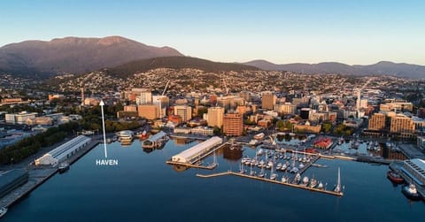 Hobart Retreats - Sanctuary and Haven Apartment in Hobart