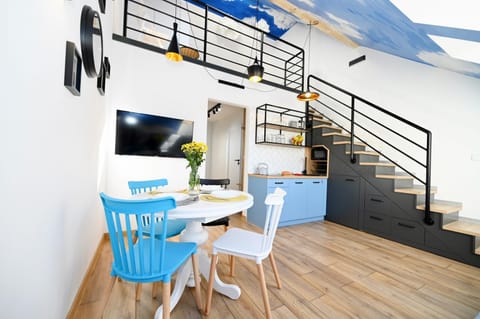 Dining area, kitchen