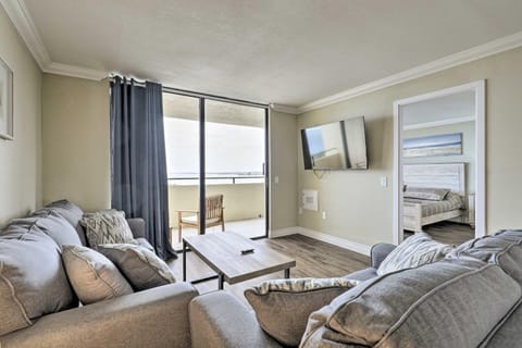 Waterfront Resort Condo with Private Beach and Pool Apartment in Hudson