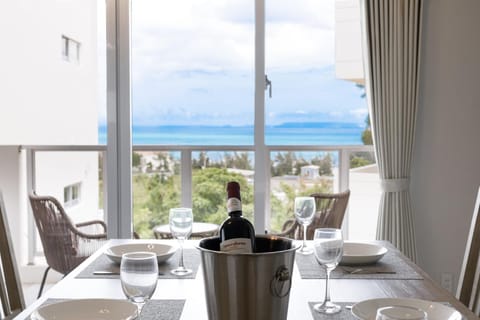 Day, View (from property/room), Dining area, Sea view