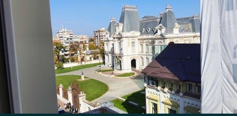 Black&White Studio Ultracentral Apartment in Craiova
