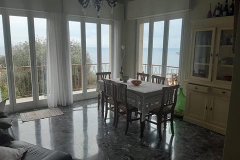 Wohnung mit traumhafter Aussicht Apartment in Moneglia