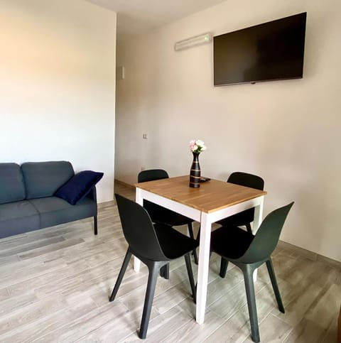 TV and multimedia, Living room, Dining area