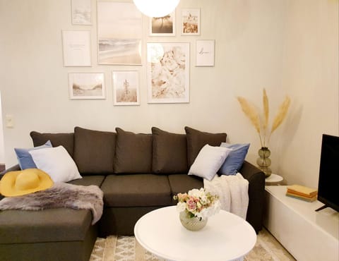 Communal lounge/ TV room, TV and multimedia, Living room, Seating area