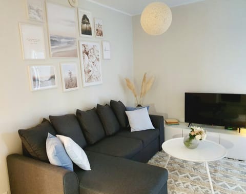 Communal lounge/ TV room, TV and multimedia, Living room, Photo of the whole room, Seating area