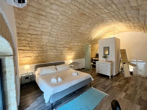 Toilet, Bed, Bathroom, Photo of the whole room, Bedroom