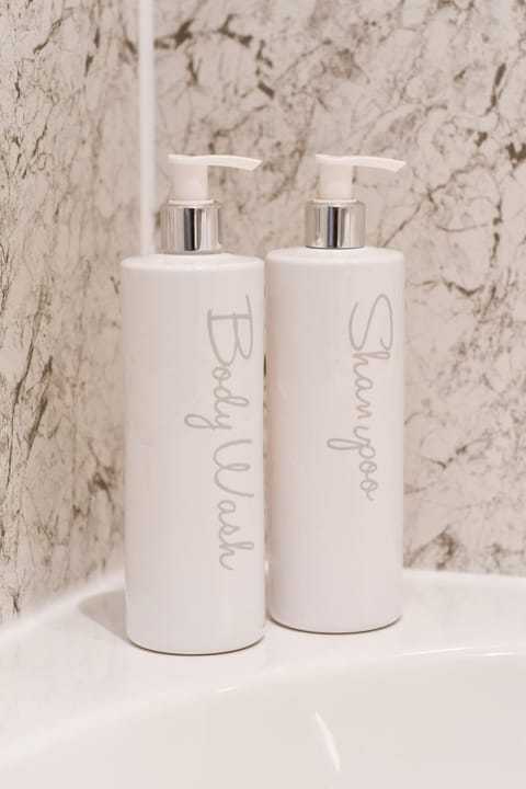 Morden house close to City centre & The Peaks House in Chesterfield