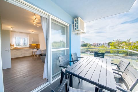 View (from property/room), Balcony/Terrace, Seating area