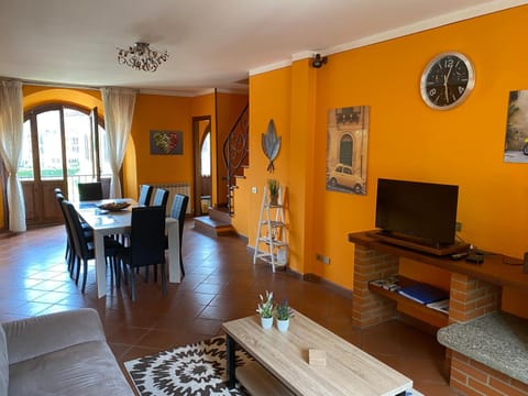 Casa Elvy Al Lago Apartment in Cannobio