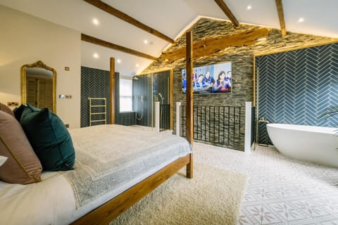 The Den - The White House Windermere - Off-Site Health Club & Spa 2 minute walk away House in Bowness-on-Windermere