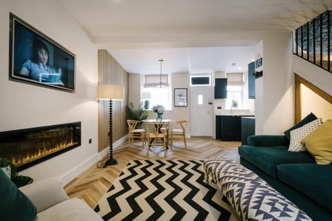 The Den - The White House Windermere - Off-Site Health Club & Spa 2 minute walk away House in Bowness-on-Windermere