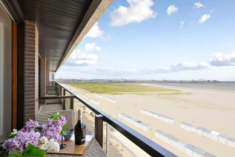 Casiola - Studio with great sea view on terrace Apartment in Knokke-Heist