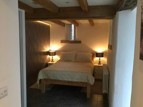 The Bees Knees @ Redhill Grange Apartment in Forest of Dean