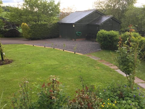 The Bees Knees @ Redhill Grange Apartment in Forest of Dean