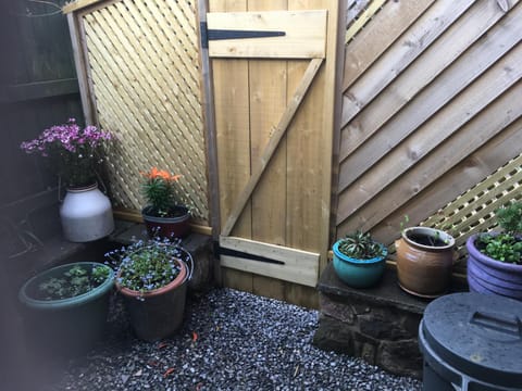 The Bees Knees @ Redhill Grange Apartment in Forest of Dean