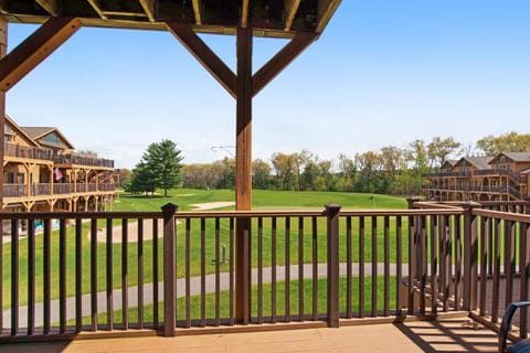 DNA House Apartment in Castle Rock Lake