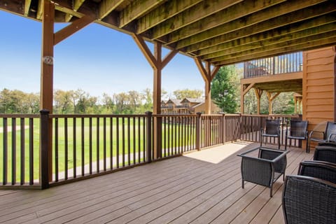 DNA House Apartment in Castle Rock Lake