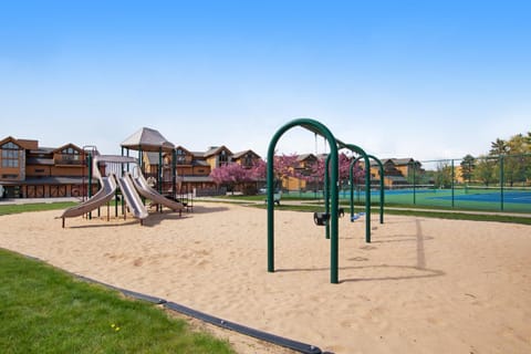 DNA House Apartment in Castle Rock Lake