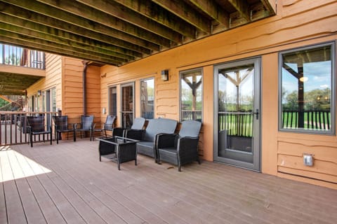 DNA House Apartment in Castle Rock Lake