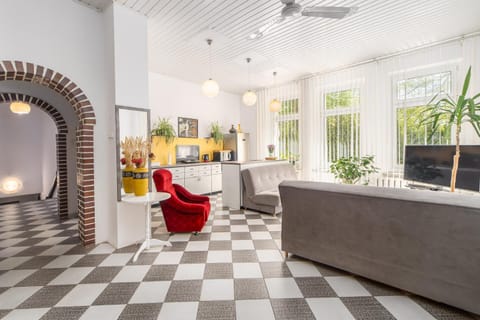 Communal lounge/ TV room, Living room, Breakfast, Dinner