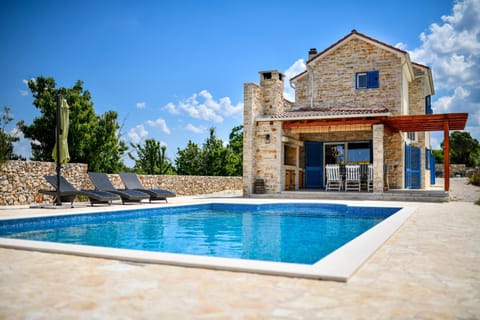 Property building, Pool view, Swimming pool, sunbed