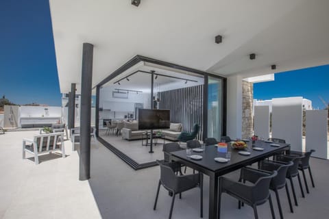 Seating area, Dining area