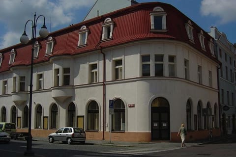 Property building, Facade/entrance, Location