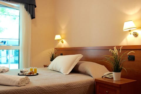 Bed, Food and drinks, Bedroom