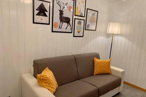 Maison Dahu - Sci, passeggiate e sport a Pila - Alloggio ad uso turistico - VDA - Gressan - n 0012 Apartment in Aosta Valley, Italy