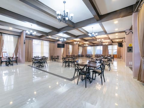 Restaurant/places to eat, Lounge or bar