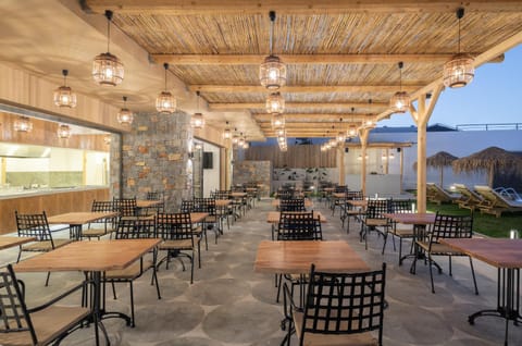 Restaurant/places to eat, Balcony/Terrace, Breakfast