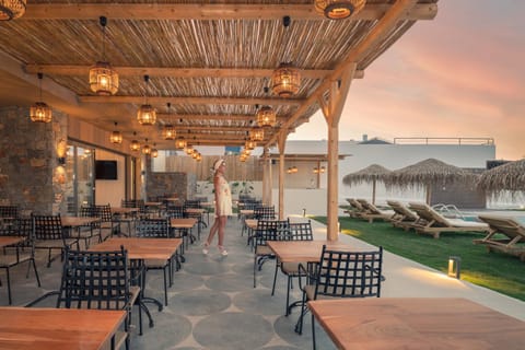 Restaurant/places to eat, Balcony/Terrace