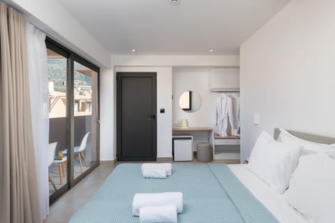 Bed, Coffee/tea facilities, View (from property/room), Balcony/Terrace, Bedroom, furniture, storage, towels