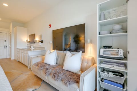 Ocean View Condo Btwn Rosemary and Alys Beach! Apartment in Rosemary Beach