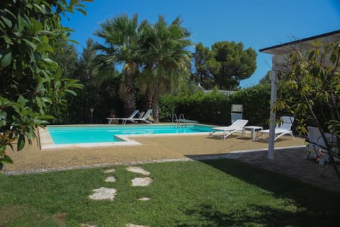 Garden, Garden view, Pool view, Swimming pool, sunbed