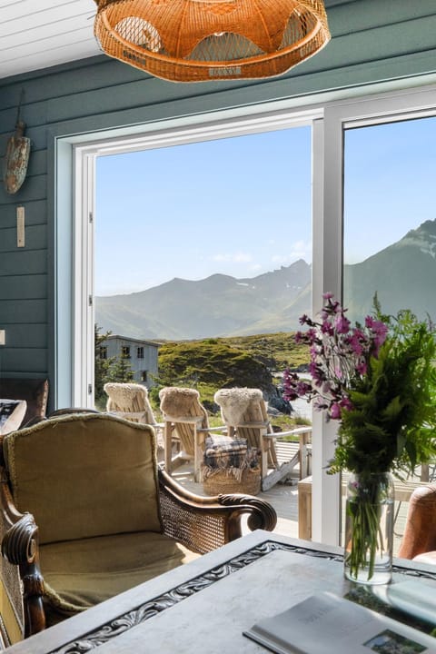 Natural landscape, Balcony/Terrace, Living room, Lake view, Mountain view, Sea view